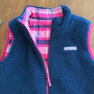 Vineyard vines Girls  Sherpa pile reversible vest. Size Large